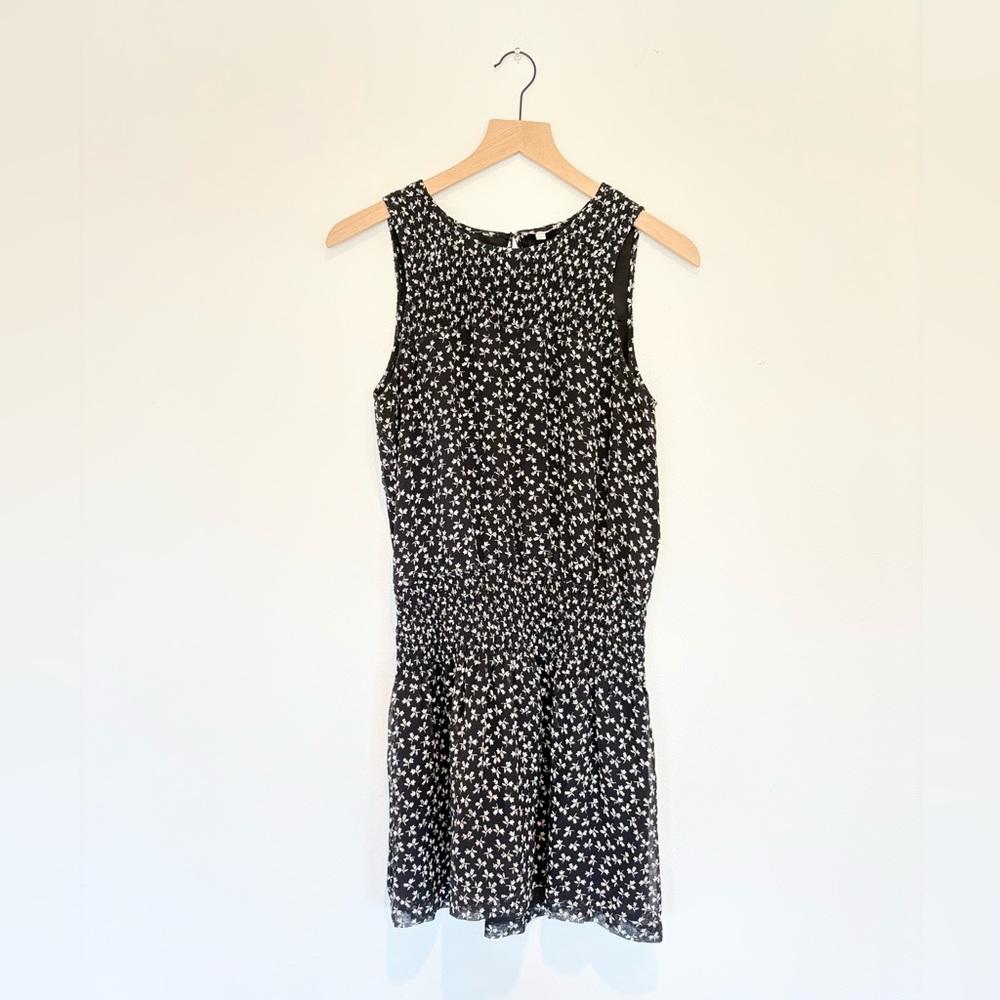 kieran silk mini - black + white floral dress w ditsy pattern rouched like new